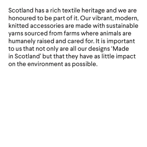 Robert Mackie Beret with Pom - Picture 6 of 6